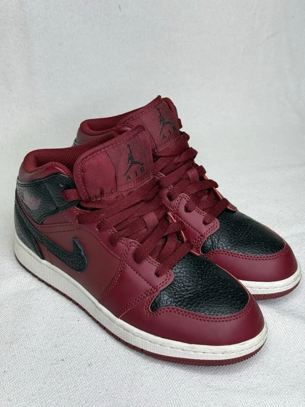 Nike Air Jordan 1 Mid Shoes Youth Size 4.5Y Reverse Bred GS 554725-601